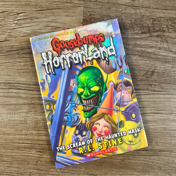 Goosebumps HorrorLand #4: The Scream of the Haunted Mask by Stine, R. L. , paper - Picture 1 of 2